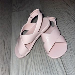 SOLD 😊 light pink old navy sandals☀️ new w/o tags